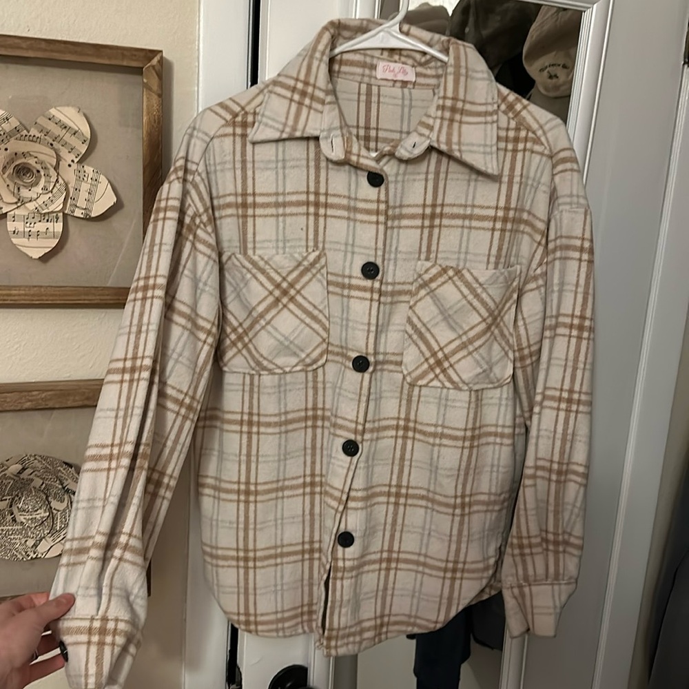 Shacket - Picture 1 of 2